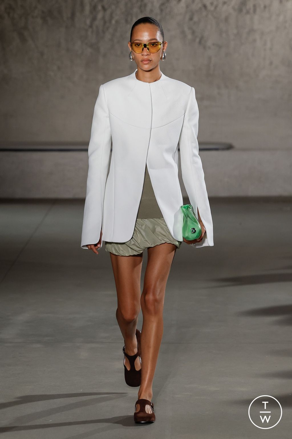Fashion Week New York Spring/Summer 2024 look 4 from the Tory Burch collection womenswear