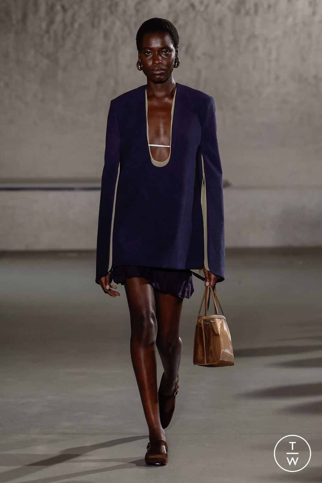 Fashion Week New York Spring/Summer 2024 look 11 from the Tory Burch collection 女装