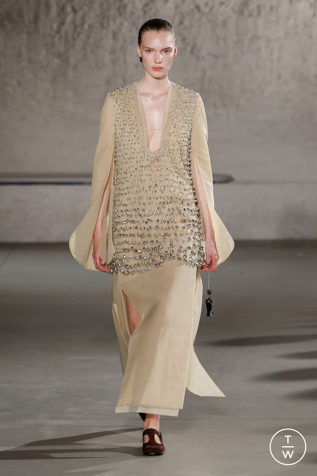Fashion Week New York Spring/Summer 2024 look 15 from the Tory Burch collection womenswear