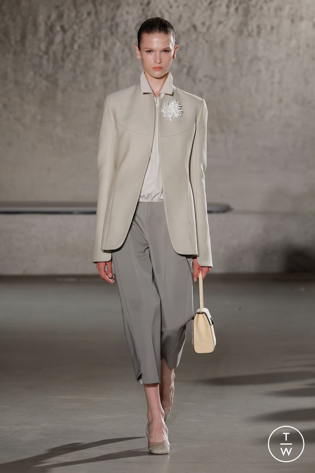 Fashion Week New York Spring/Summer 2024 look 16 from the Tory Burch collection womenswear