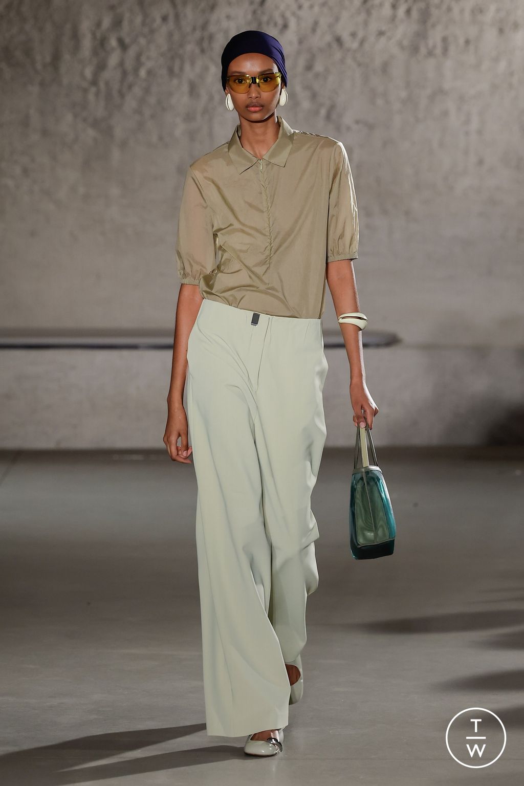 Fashion Week New York Spring/Summer 2024 look 17 from the Tory Burch collection womenswear