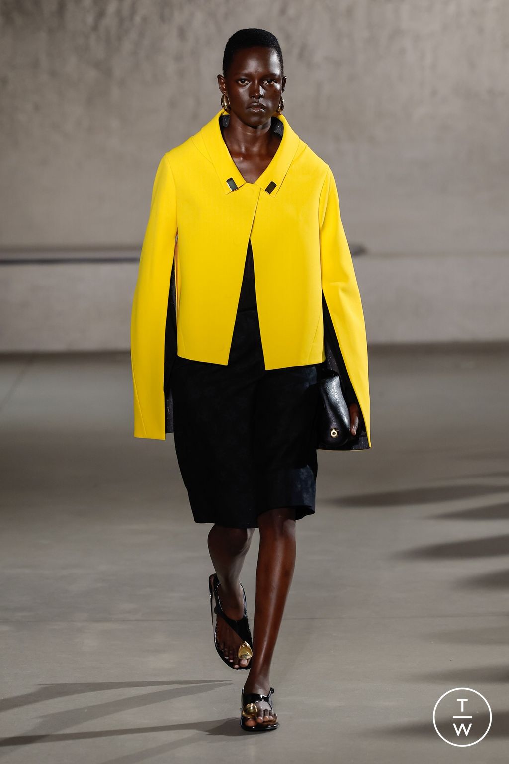 Fashion Week New York Spring/Summer 2024 look 20 from the Tory Burch collection womenswear