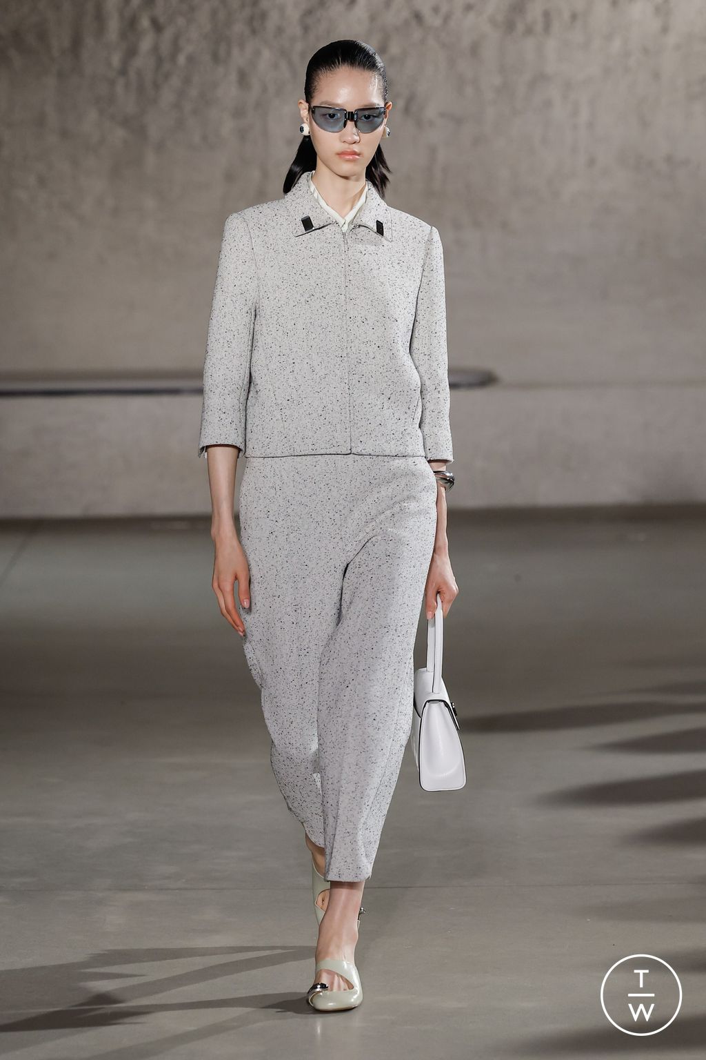 Fashion Week New York Spring/Summer 2024 look 21 from the Tory Burch collection 女装