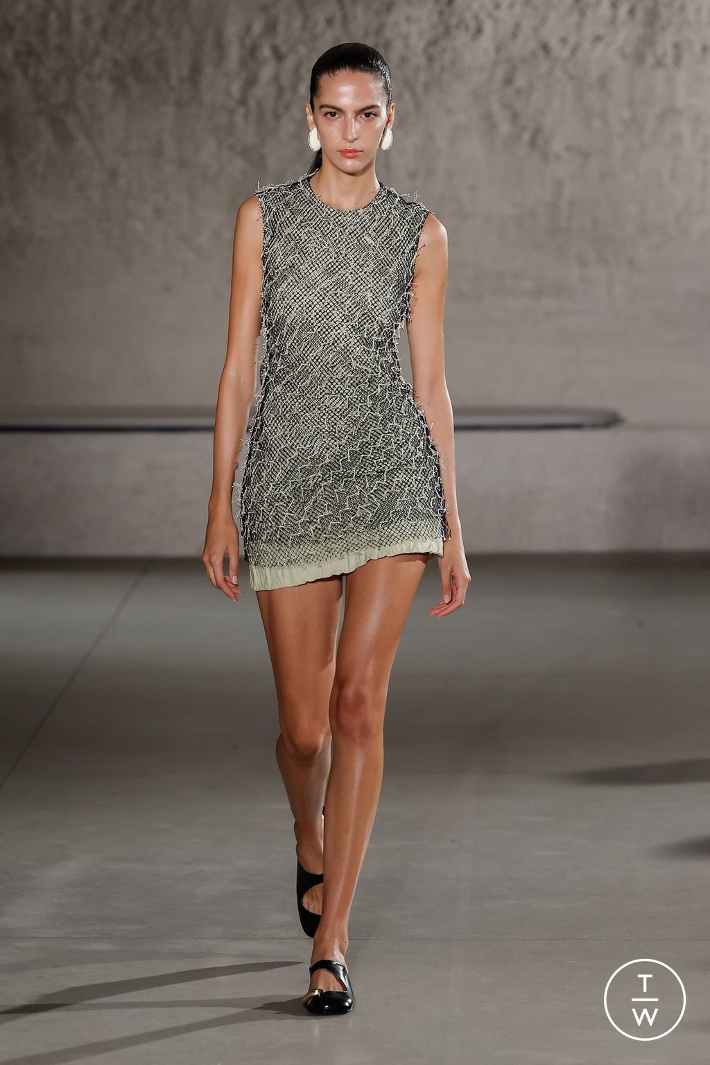 Fashion Week New York Spring/Summer 2024 look 22 from the Tory Burch collection 女装