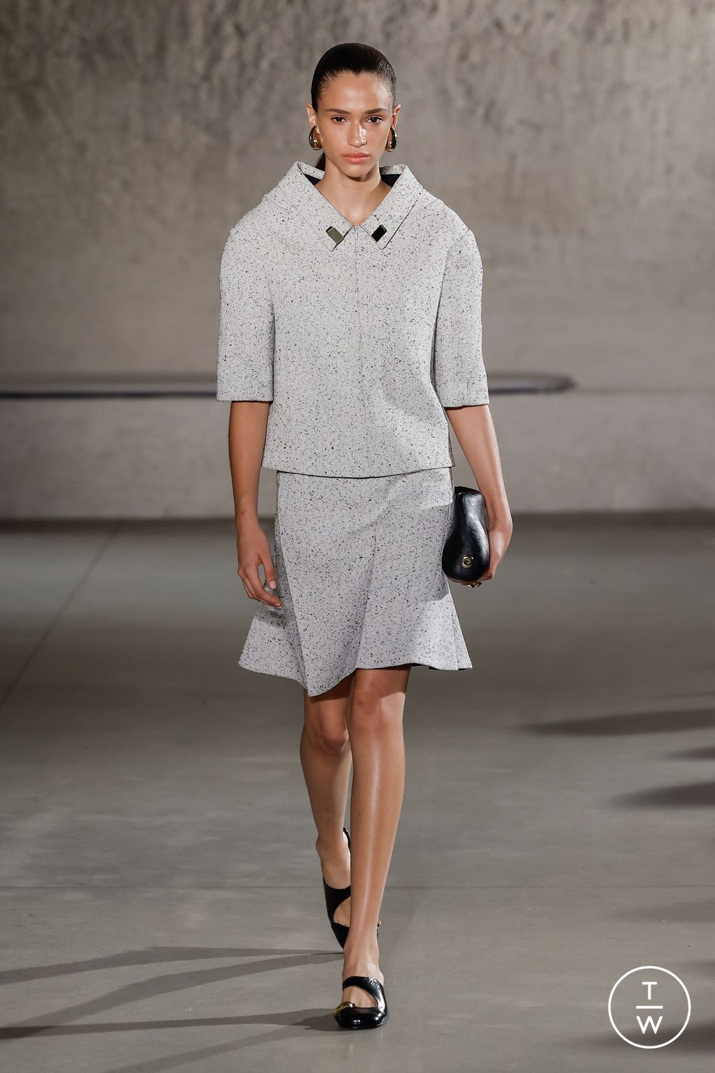 Fashion Week New York Spring/Summer 2024 look 24 from the Tory Burch collection womenswear
