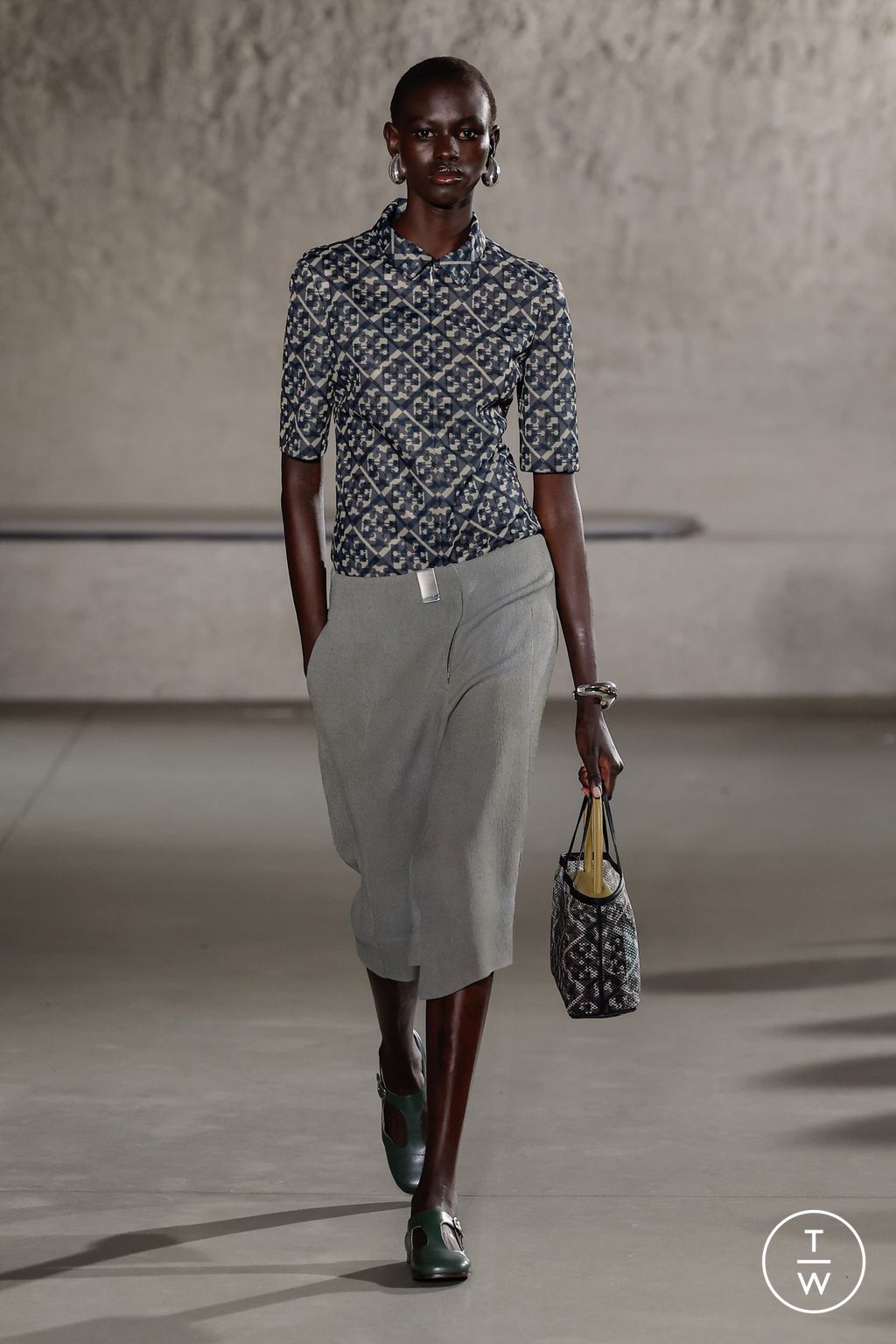 Fashion Week New York Spring/Summer 2024 look 27 from the Tory Burch collection 女装