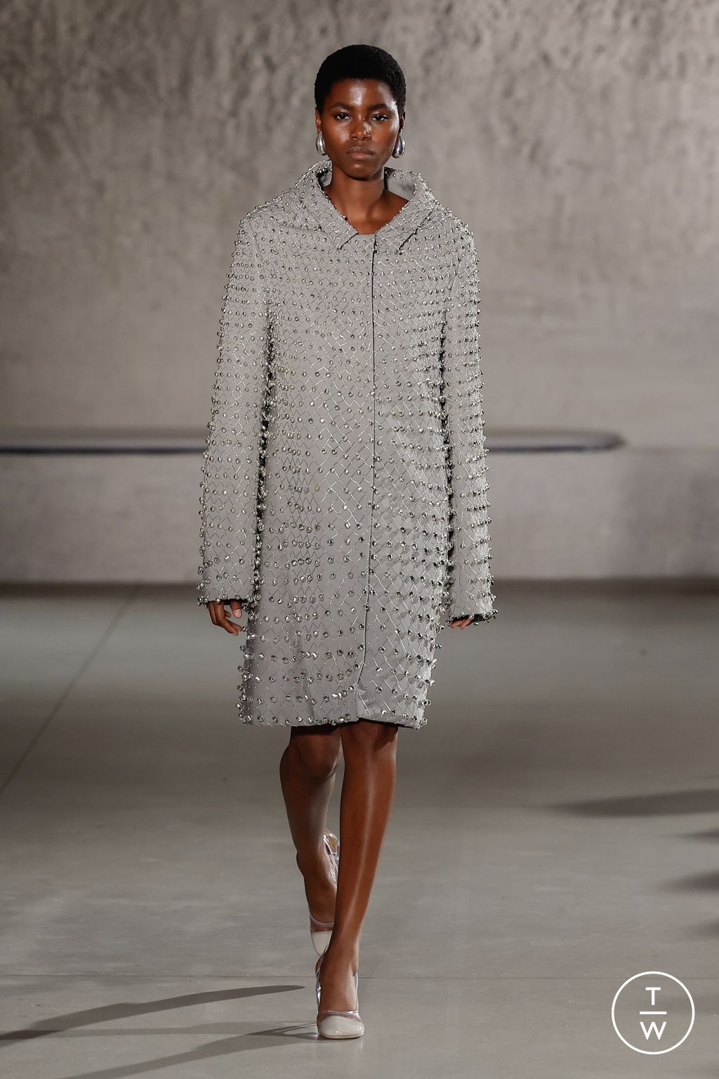 Fashion Week New York Spring/Summer 2024 look 28 from the Tory Burch collection 女装