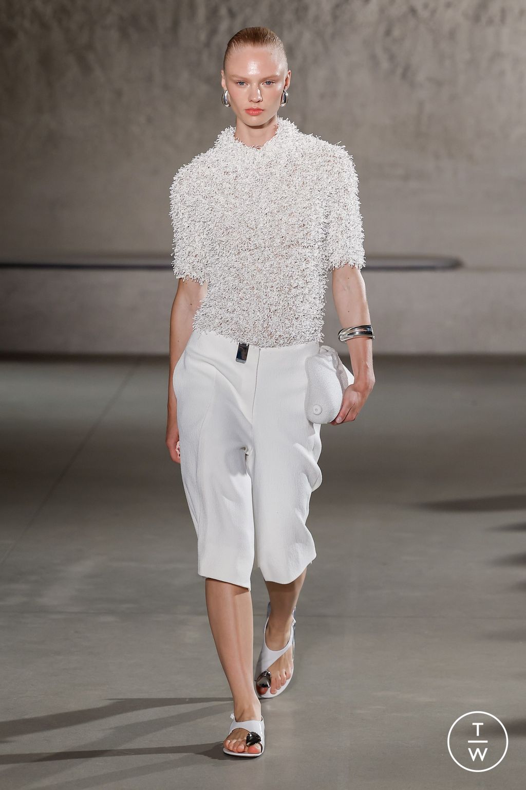 Fashion Week New York Spring/Summer 2024 look 30 from the Tory Burch collection womenswear