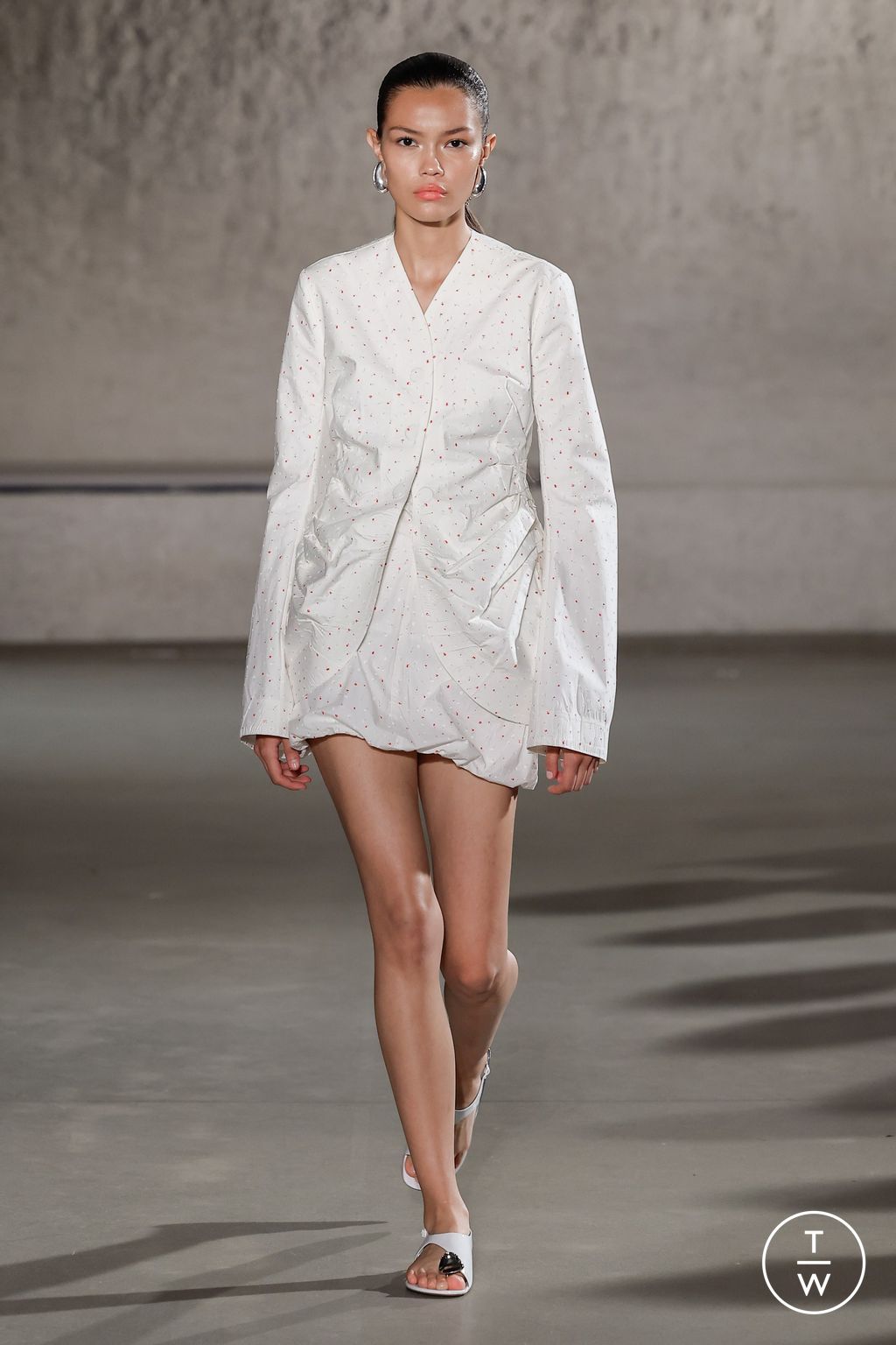 Fashion Week New York Spring/Summer 2024 look 31 from the Tory Burch collection womenswear