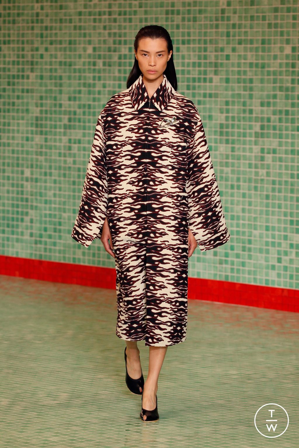 Fashion Week New York Spring/Summer 2025 look 14 from the Tory Burch collection womenswear