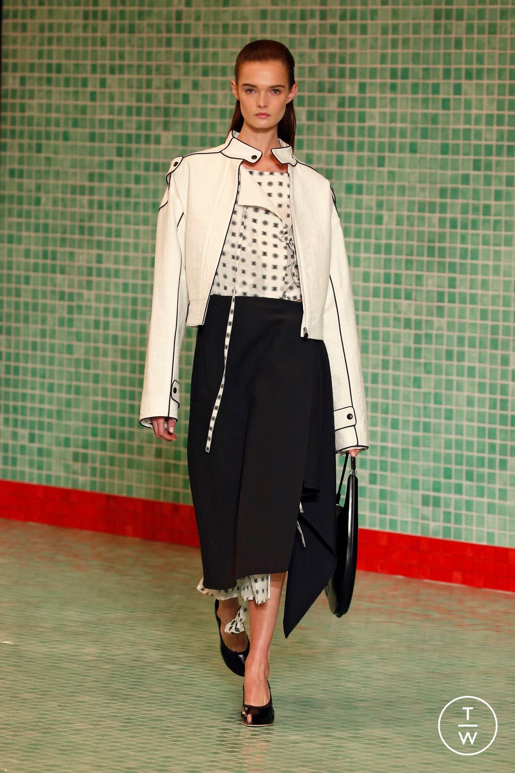 Fashion Week New York Spring/Summer 2025 look 22 from the Tory Burch collection womenswear