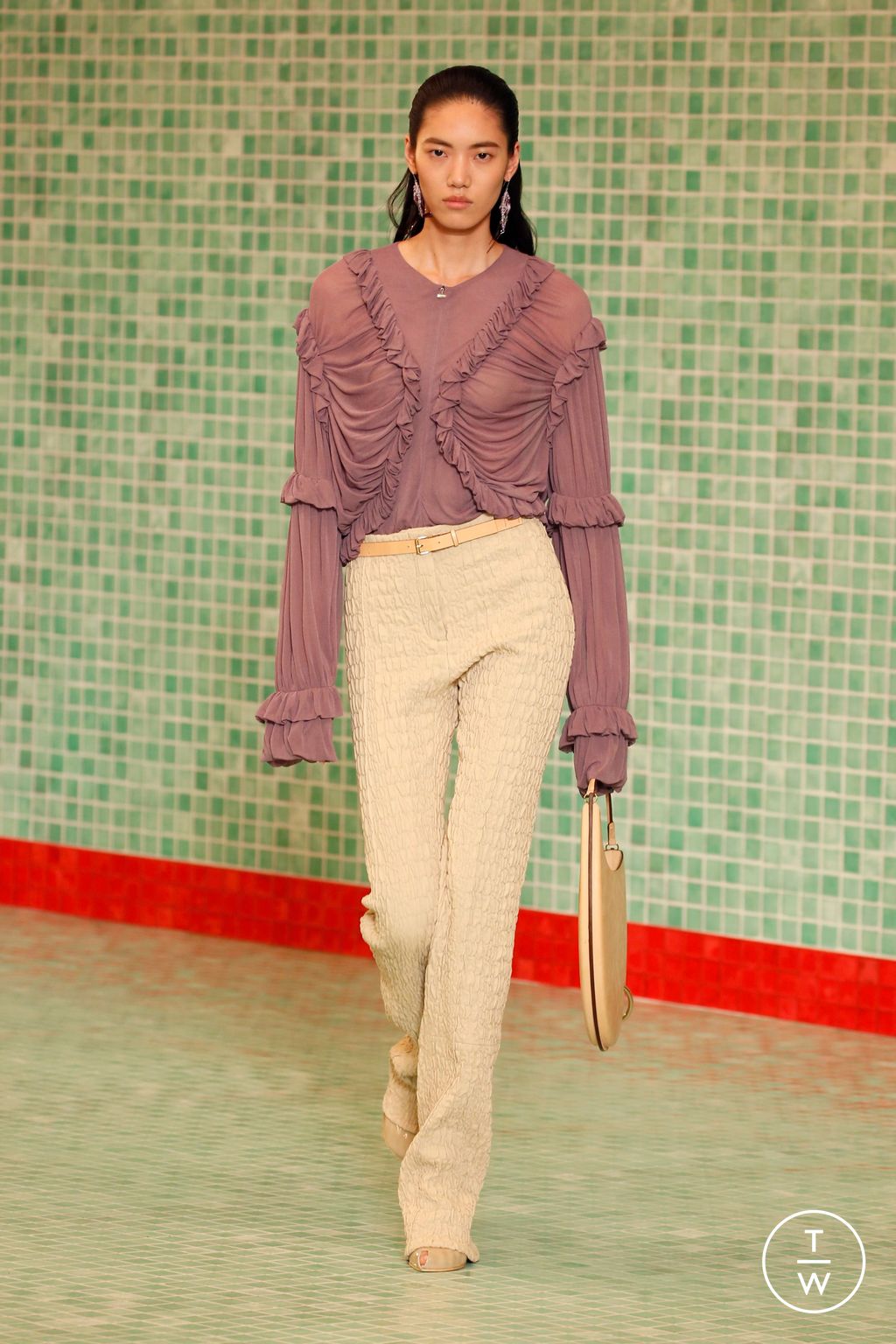Fashion Week New York Spring/Summer 2025 look 34 from the Tory Burch collection womenswear