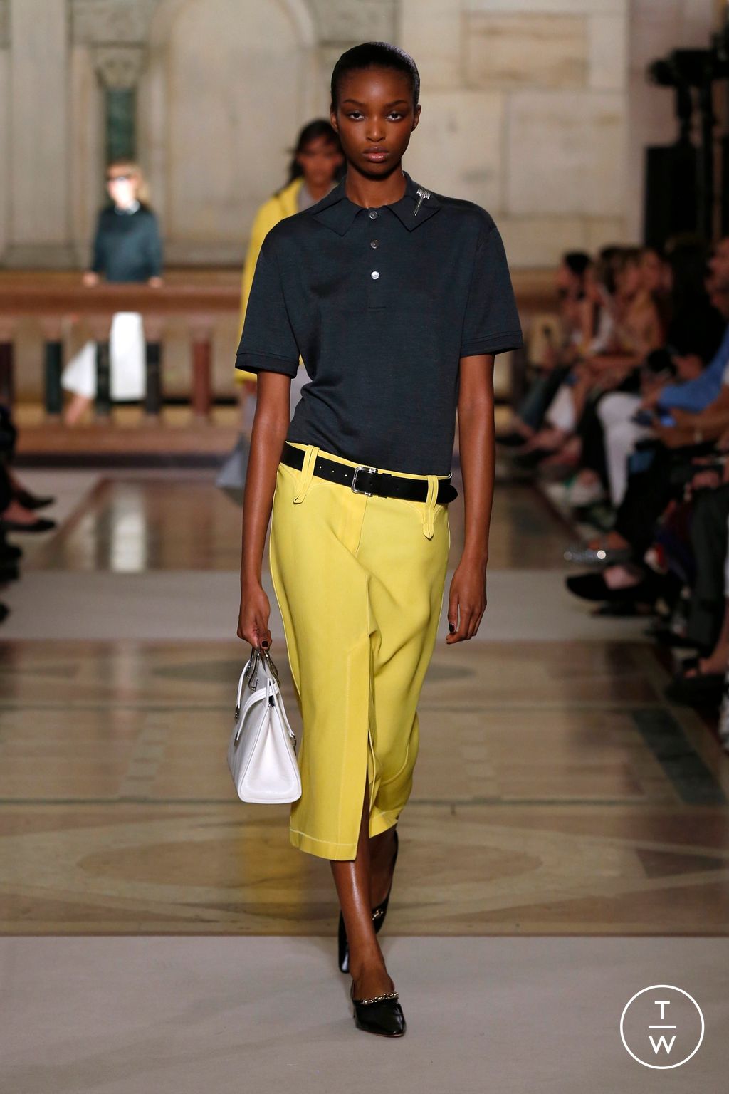Fashion Week New York Spring/Summer 2026 look 19 from the Tory Burch collection womenswear