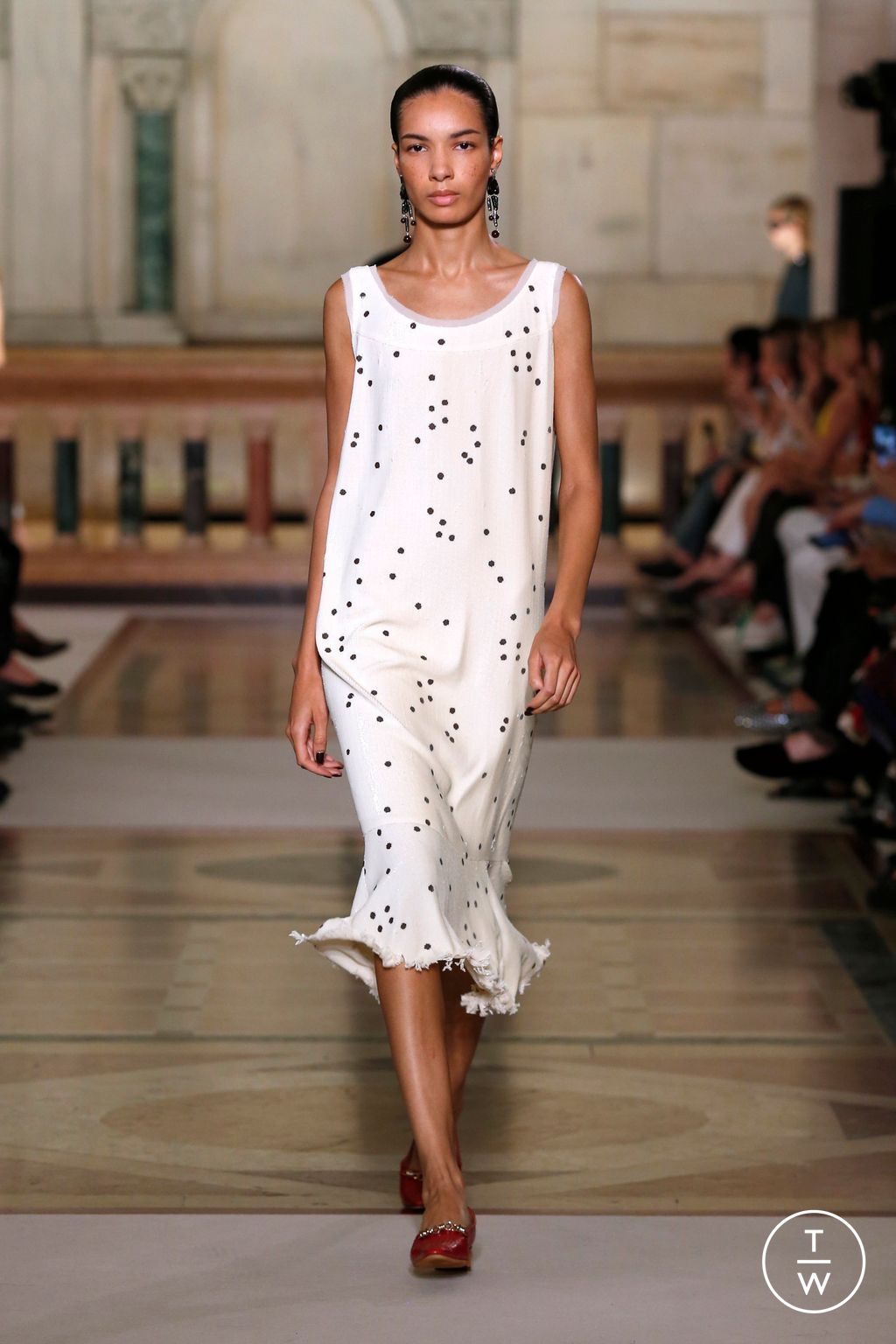 Fashion Week New York Spring/Summer 2026 look 24 from the Tory Burch collection womenswear