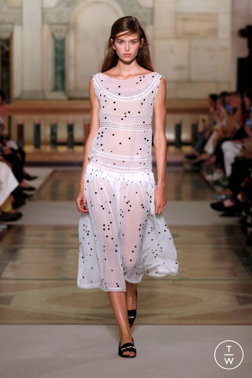 Fashion Week New York Spring/Summer 2026 look 26 from the Tory Burch collection womenswear