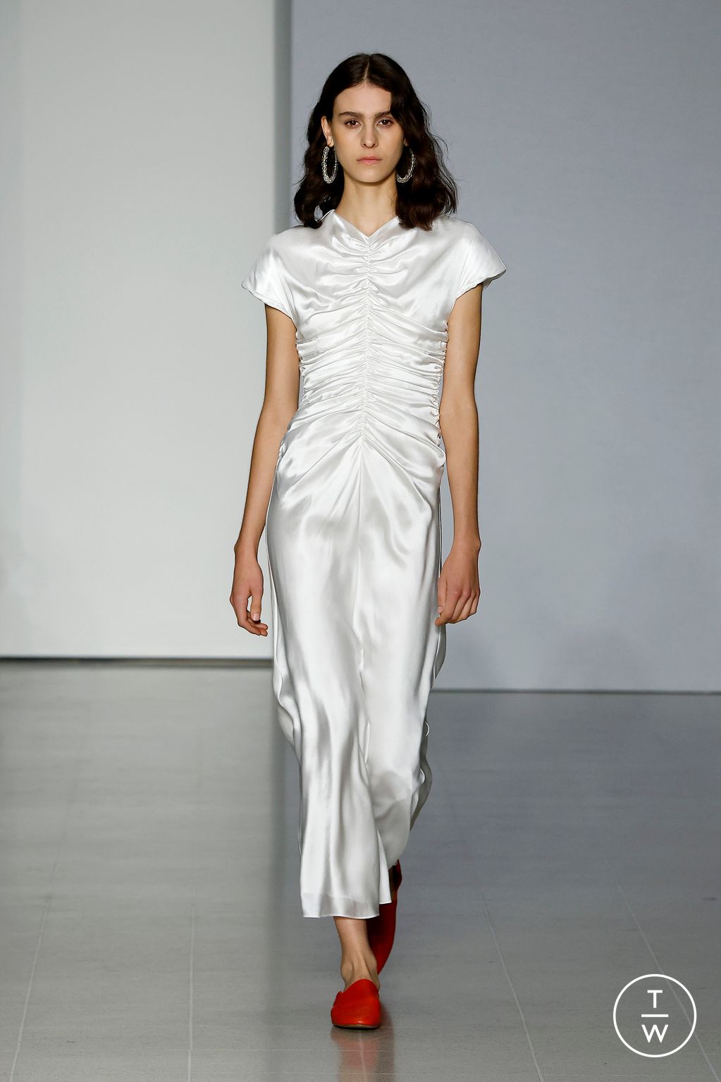 Fashion Week London Spring/Summer 2024 look 7 from the Tove collection 女装