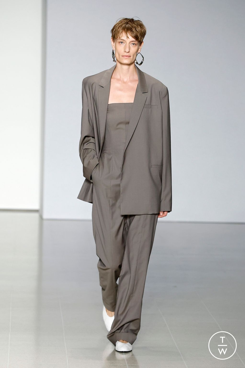 Fashion Week London Spring/Summer 2024 look 22 from the Tove collection 女装