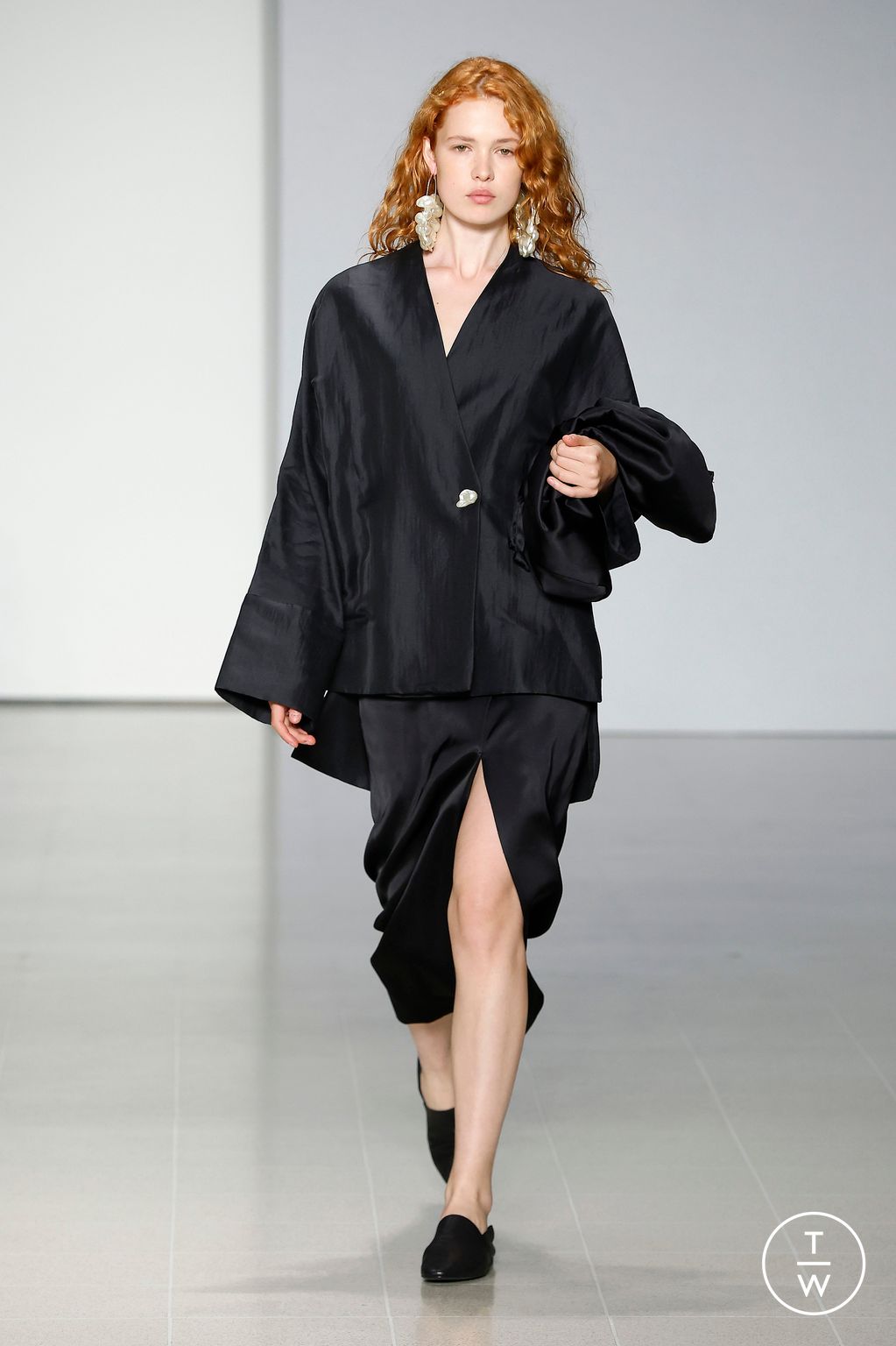 Fashion Week London Spring/Summer 2024 look 30 from the Tove collection womenswear