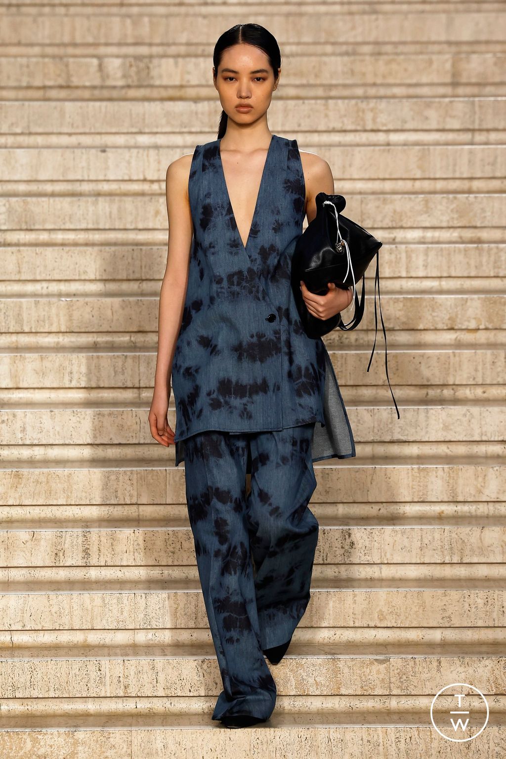 Fashion Week London Spring/Summer 2025 look 12 from the Tove collection womenswear