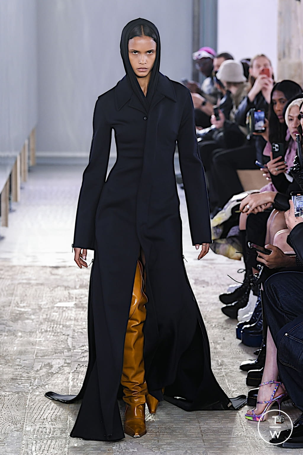 Fashion Week Milan Fall/Winter 2022 look 26 de la collection Trussardi womenswear