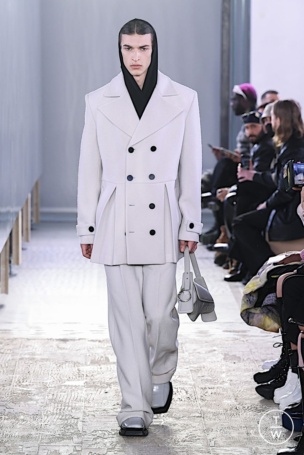 Fashion Week Milan Fall/Winter 2022 look 32 de la collection Trussardi womenswear