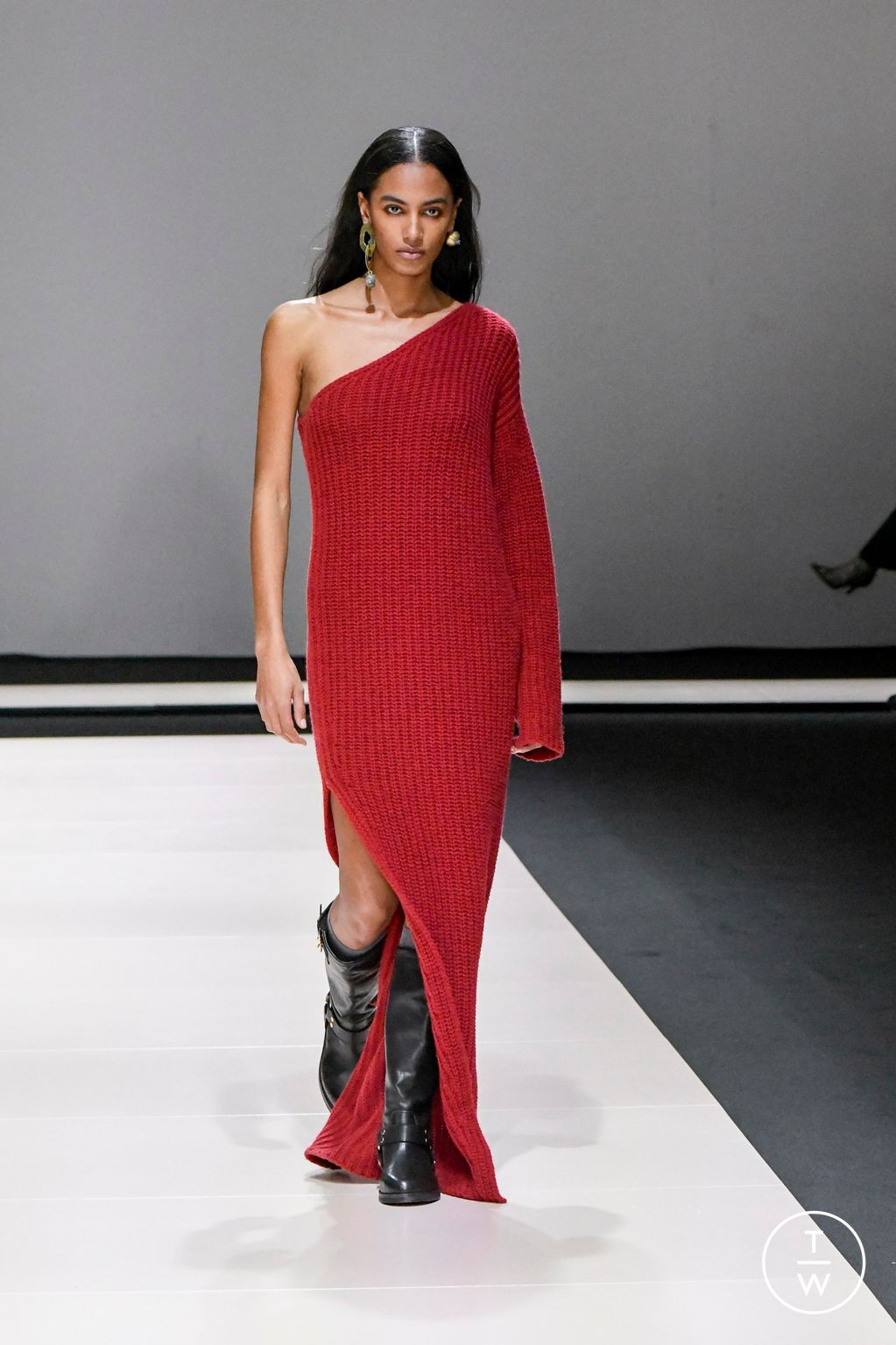 Fashion Week Milan Fall/Winter 2024 look 2 from the TWINSET collection 女装