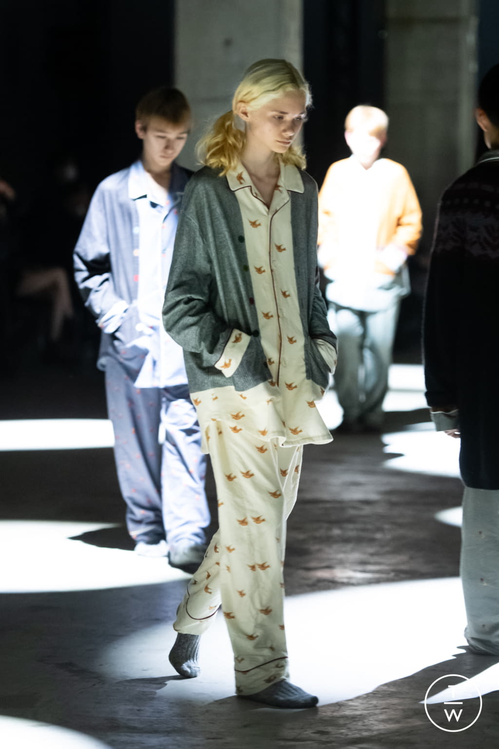 Fashion Week Paris Fall/Winter 2021 look 3 de la collection Undercover womenswear