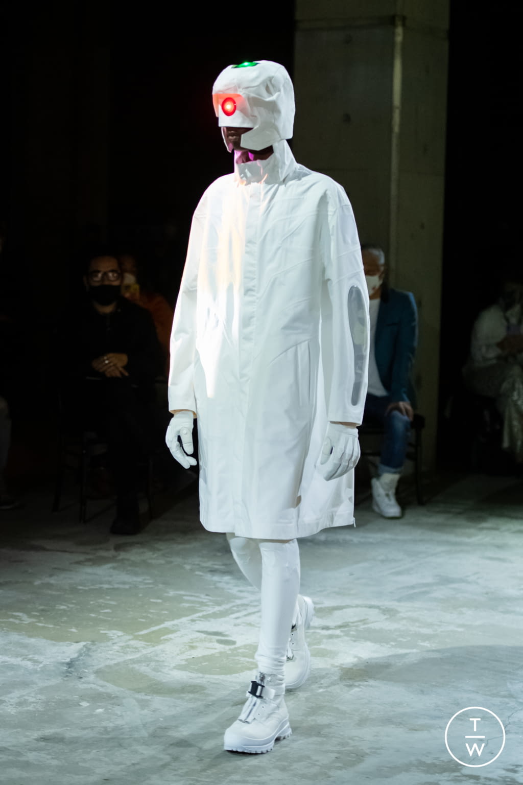 Fashion Week Paris Fall/Winter 2021 look 12 from the Undercover collection 女装