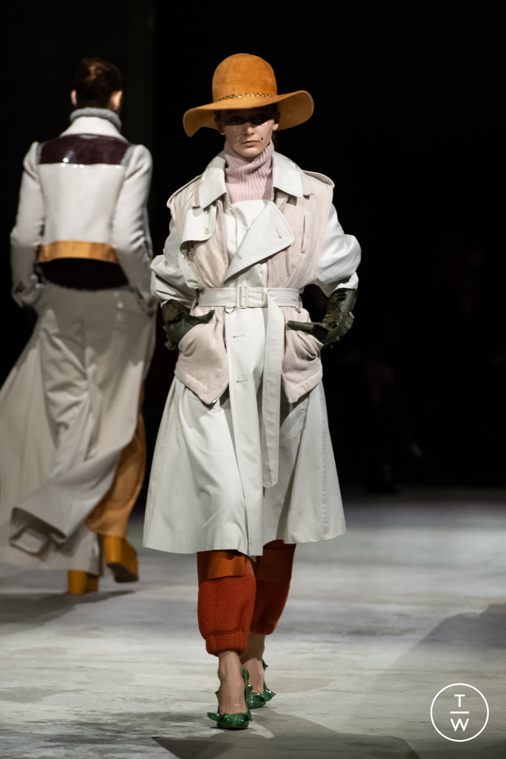 Fashion Week Paris Fall/Winter 2021 look 34 de la collection Undercover womenswear