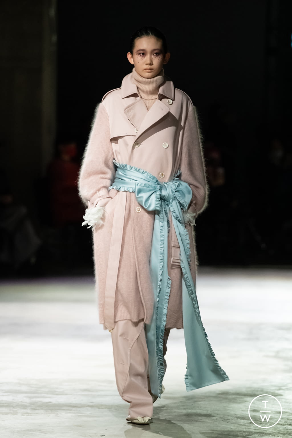 Fashion Week Paris Fall/Winter 2021 look 40 de la collection Undercover womenswear