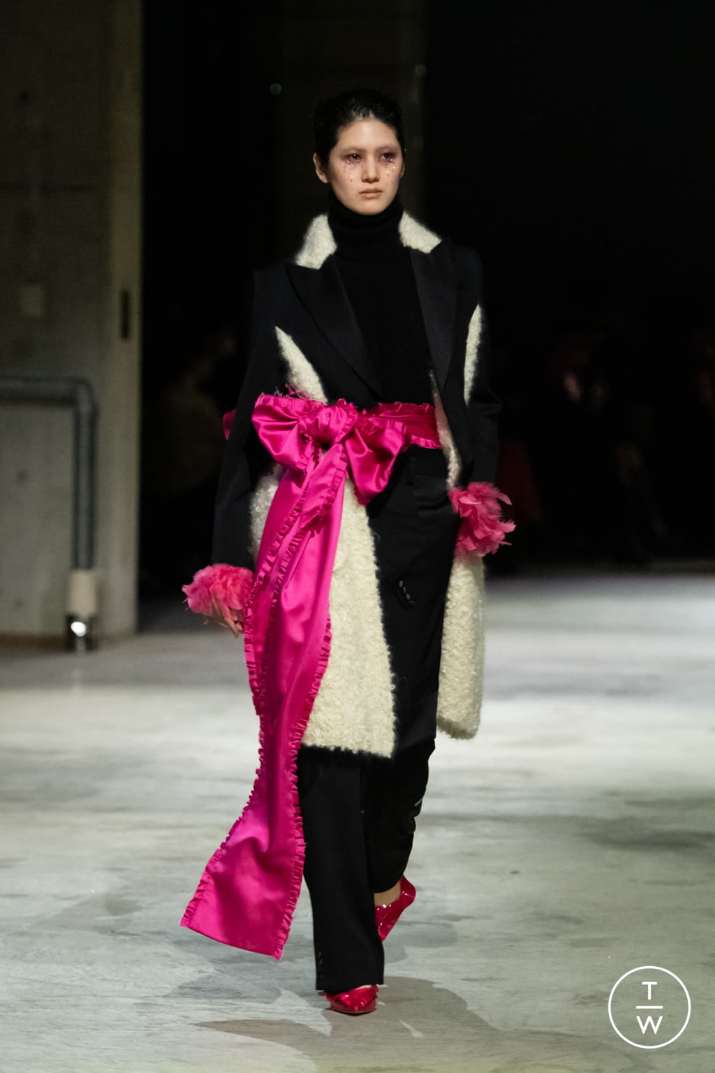 Fashion Week Paris Fall/Winter 2021 look 43 from the Undercover collection 女装
