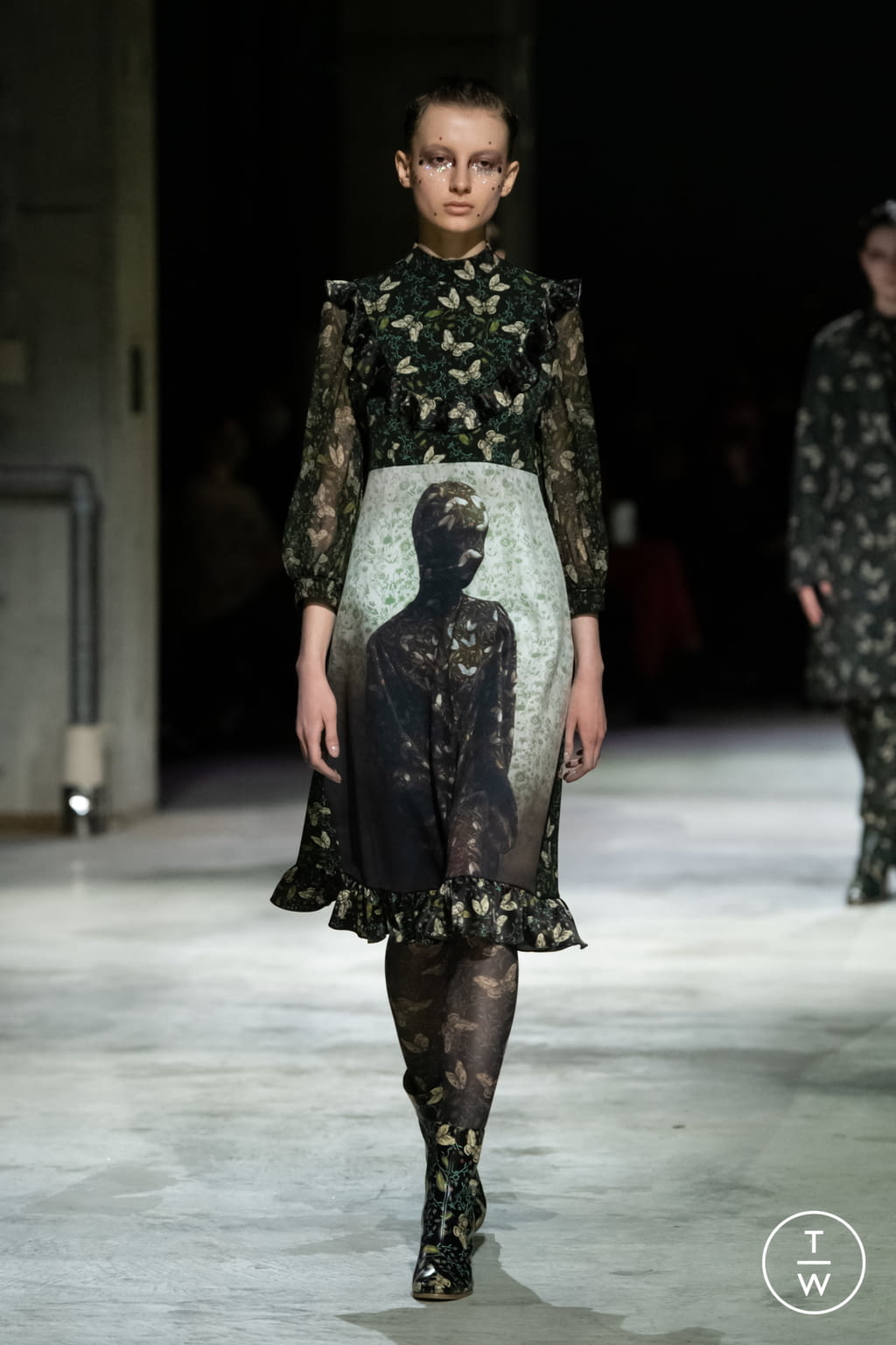 Fashion Week Paris Fall/Winter 2021 look 46 from the Undercover collection 女装