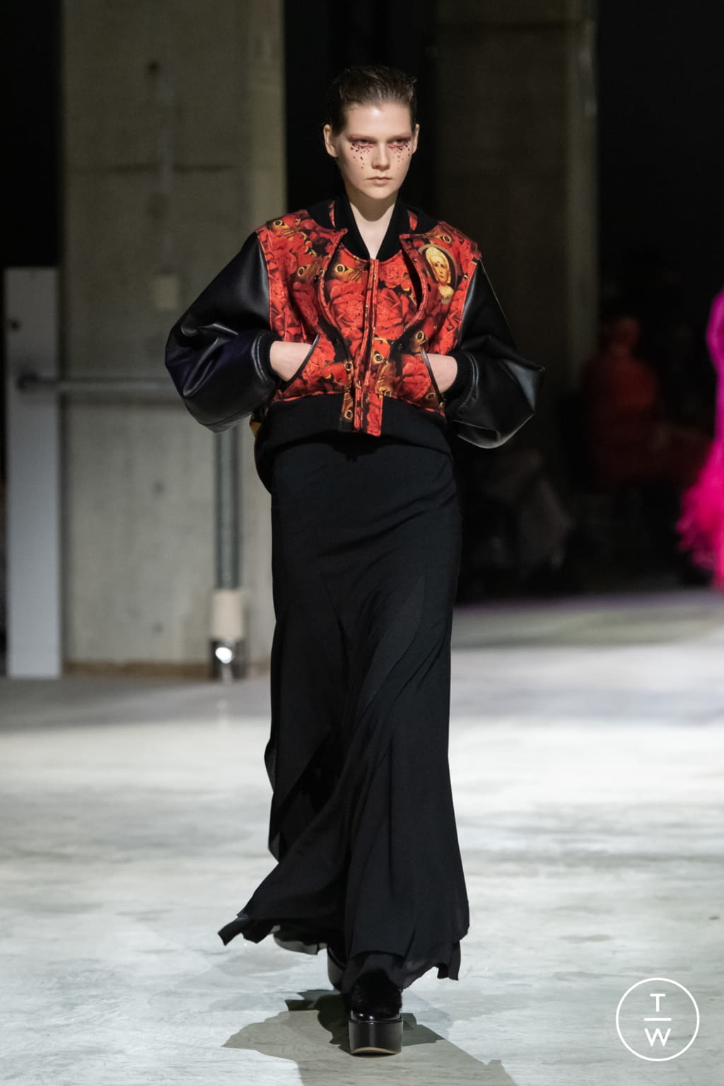 Fashion Week Paris Fall/Winter 2021 look 55 from the Undercover collection 女装
