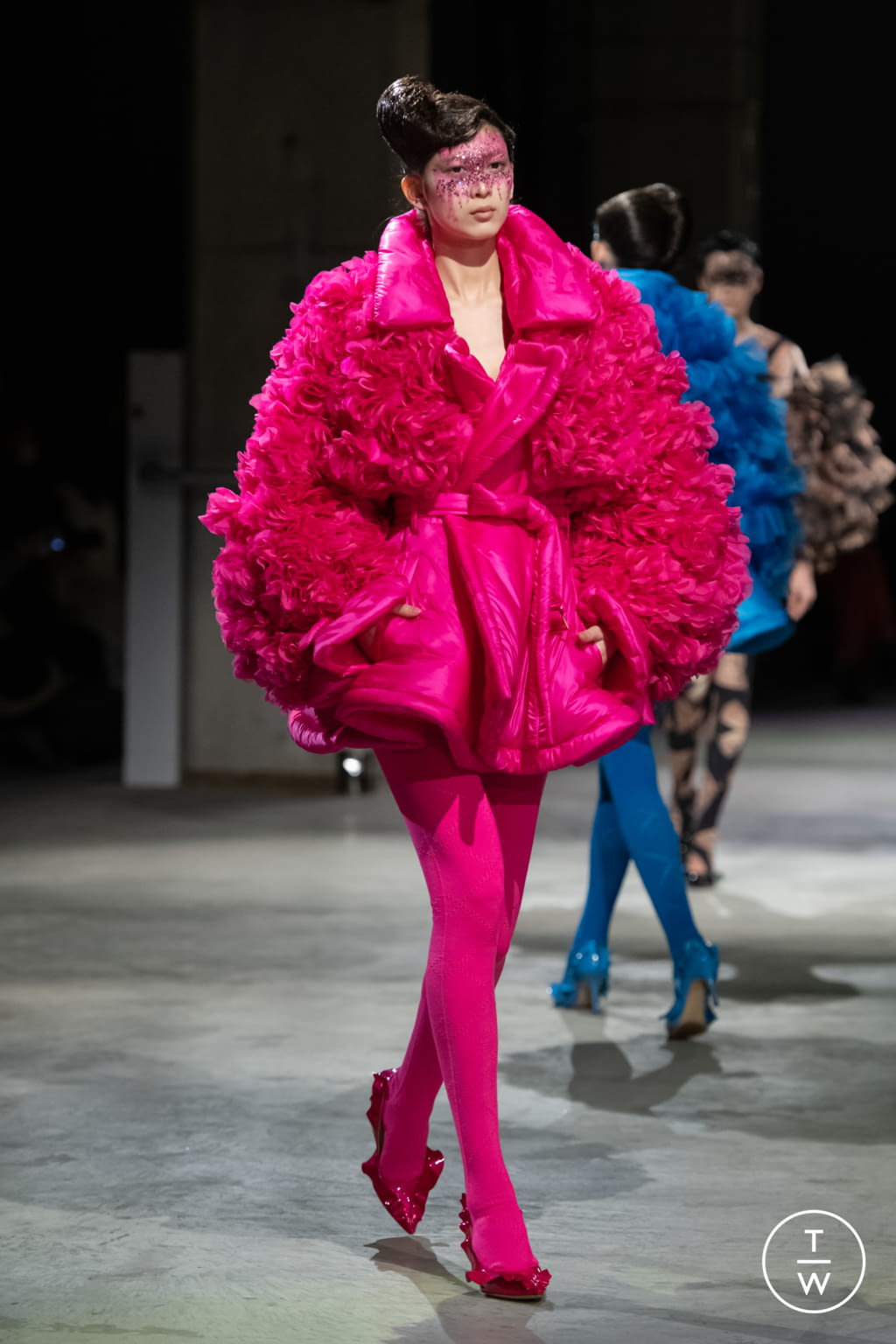 Fashion Week Paris Fall/Winter 2021 look 61 from the Undercover collection 女装