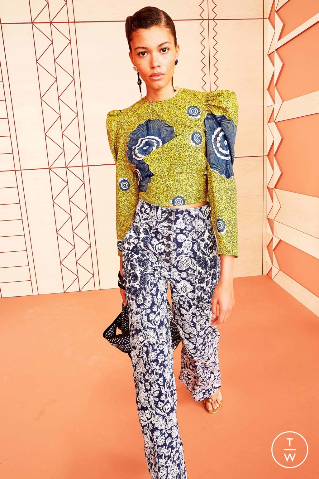 Fashion Week New York Resort 2020 look 26 from the Ulla Johnson collection 女装