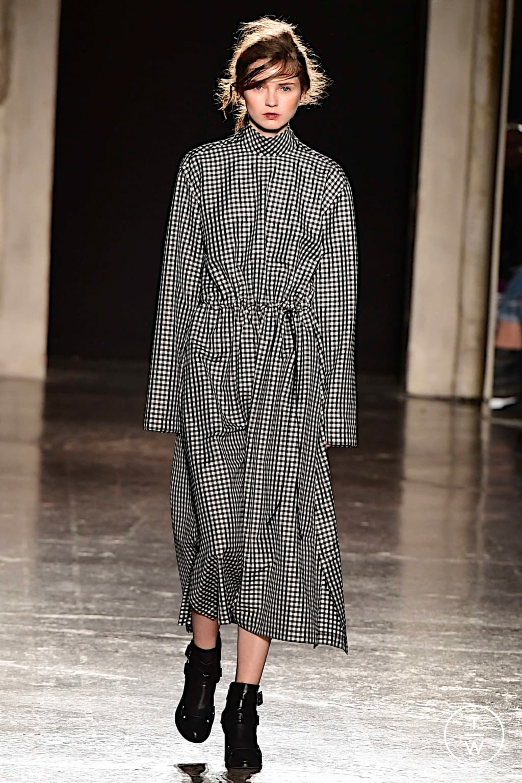 Fashion Week Milan Fall/Winter 2019 look 35 from the Ujoh collection 女装