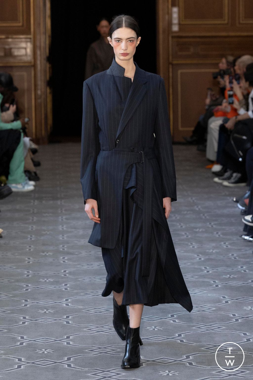 Fashion Week Paris Fall/Winter 2023 look 2 from the Ujoh collection womenswear