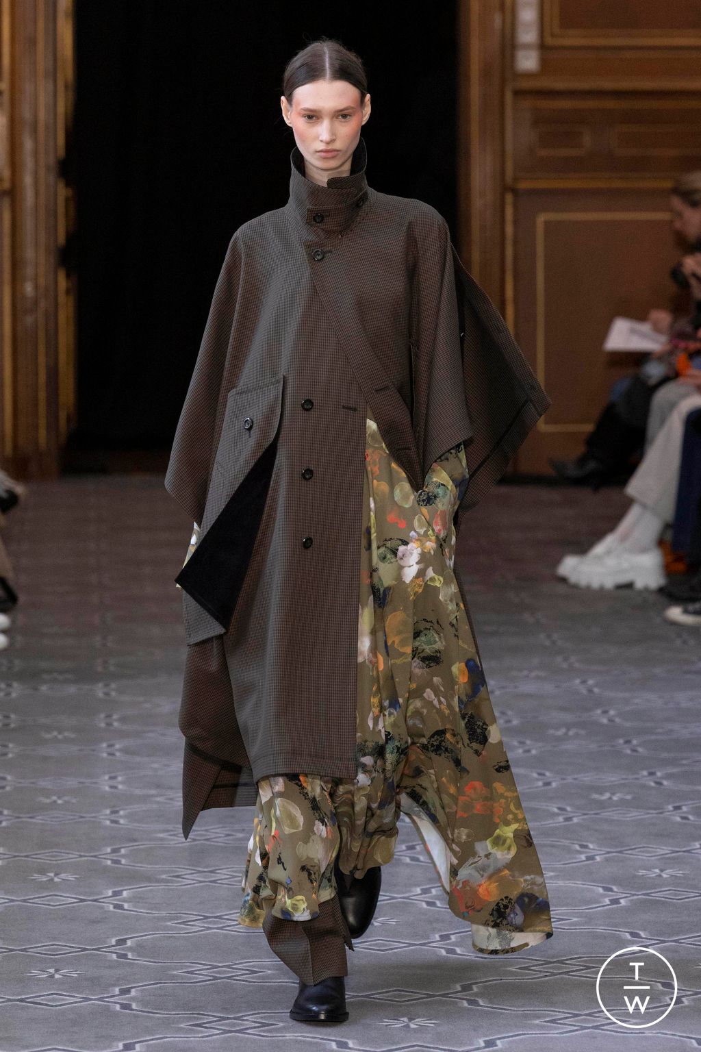 Fashion Week Paris Fall/Winter 2023 look 16 from the Ujoh collection womenswear