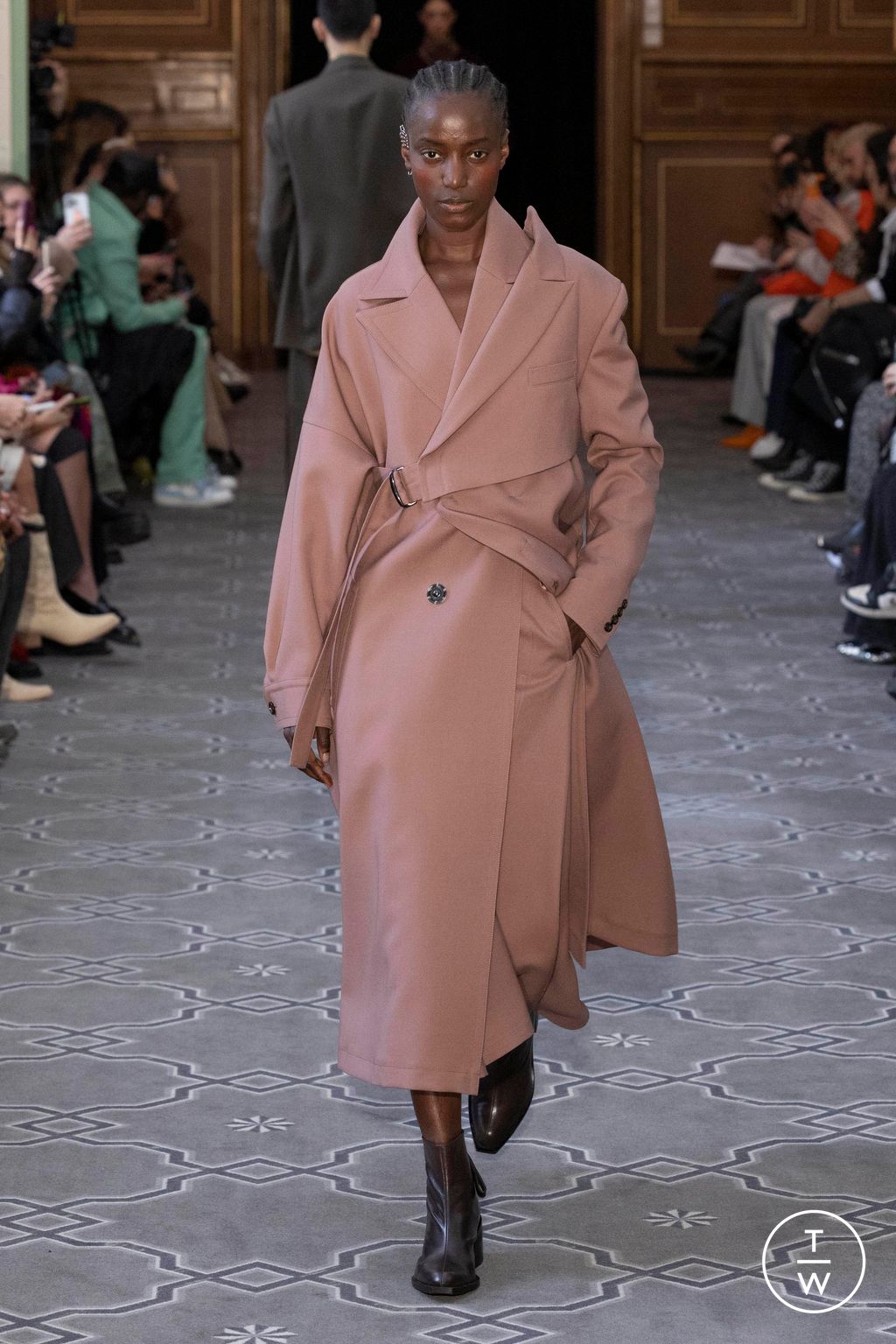 Fashion Week Paris Fall/Winter 2023 look 17 from the Ujoh collection womenswear