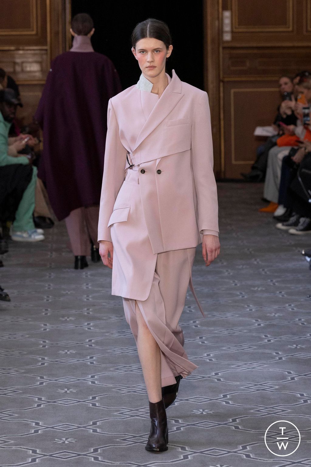 Fashion Week Paris Fall/Winter 2023 look 21 from the Ujoh collection 女装