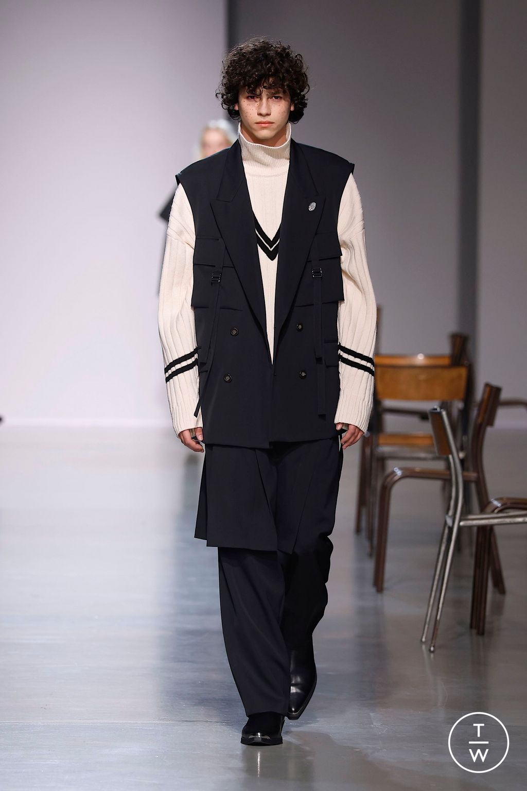 Fashion Week Paris Fall/Winter 2025 look 2 from the Ujoh collection womenswear