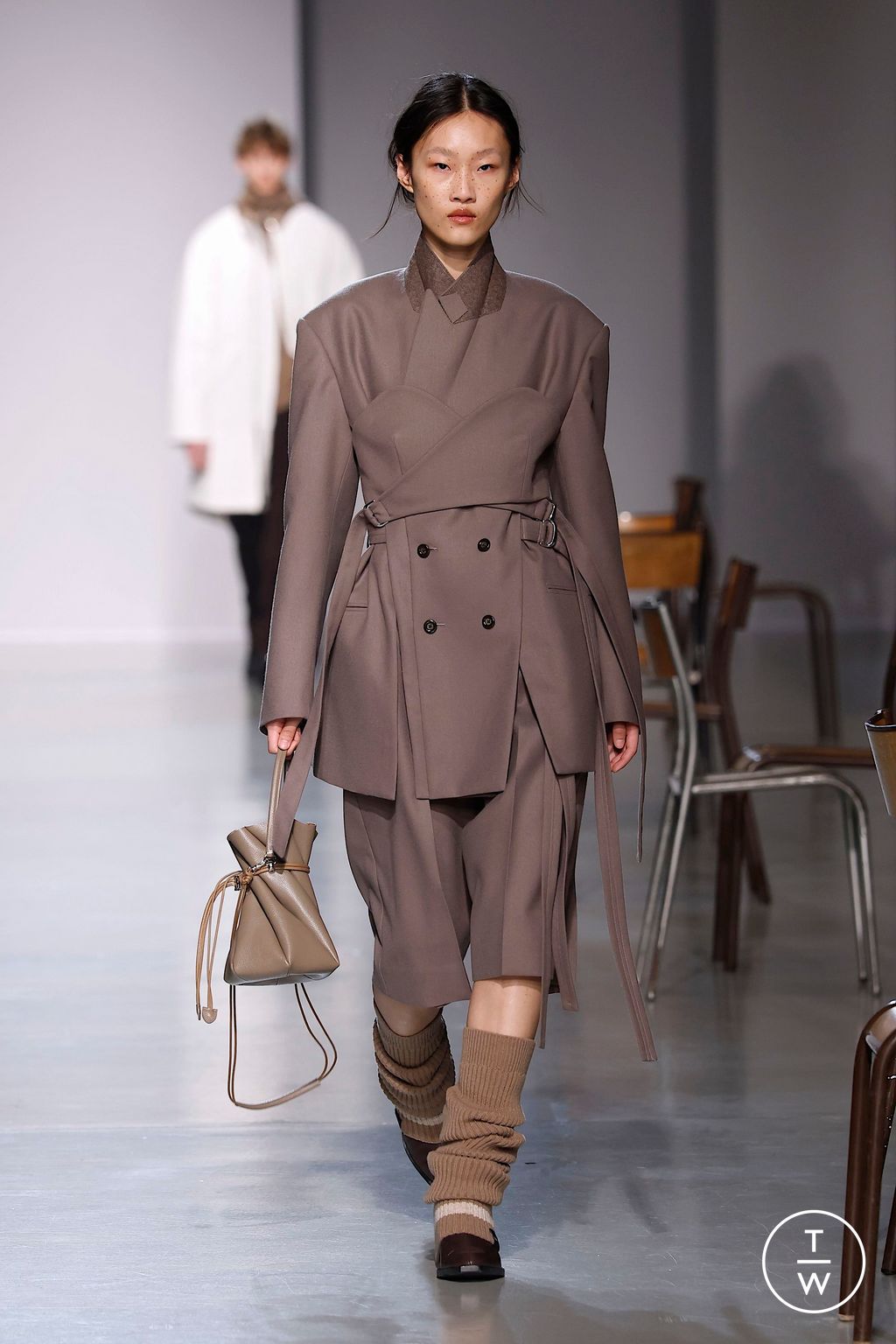 Fashion Week Paris Fall/Winter 2025 look 5 de la collection Ujoh womenswear