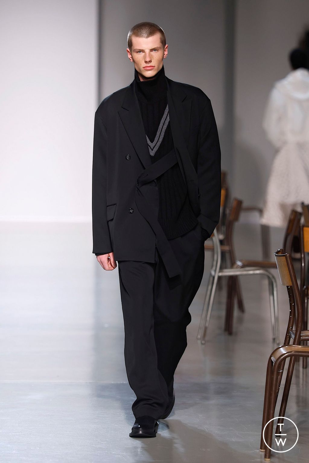 Fashion Week Paris Fall/Winter 2025 look 37 from the Ujoh collection womenswear