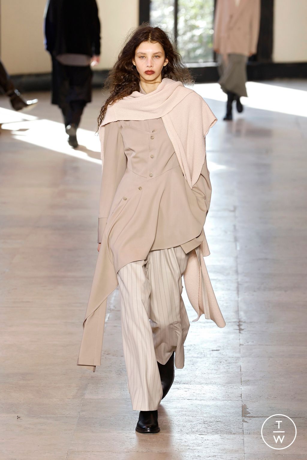 Fashion Week Paris Fall/Winter 2026 look 37 from the Ujoh collection womenswear