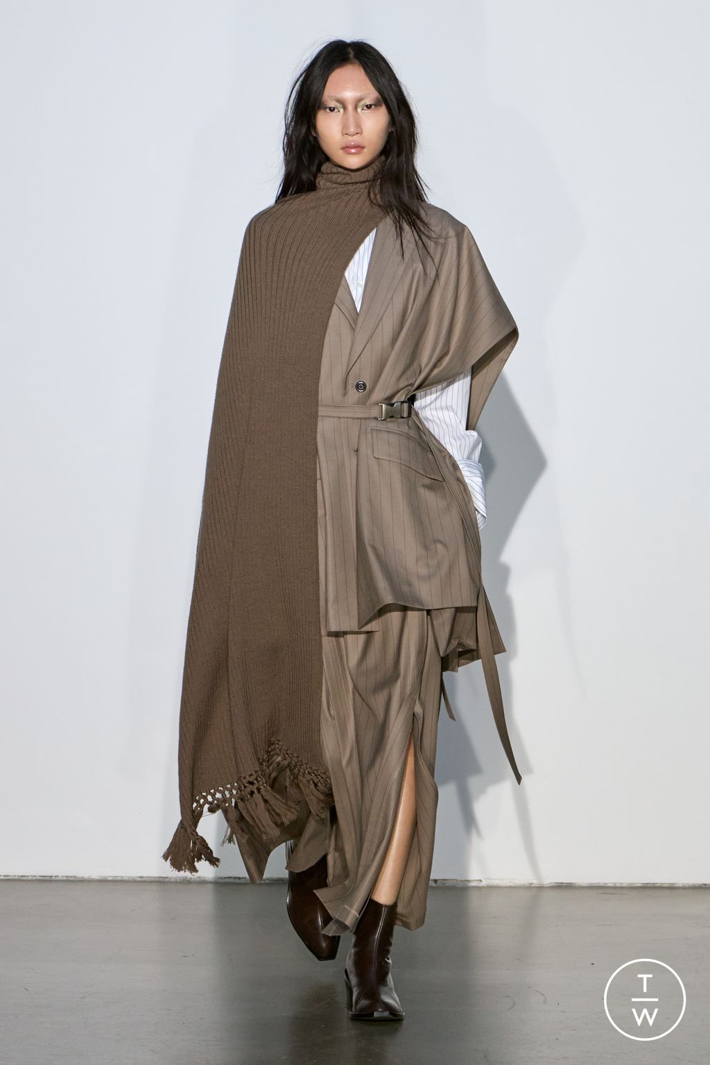 Fashion Week Paris Fall/Winter 2024 look 9 from the Ujoh collection womenswear