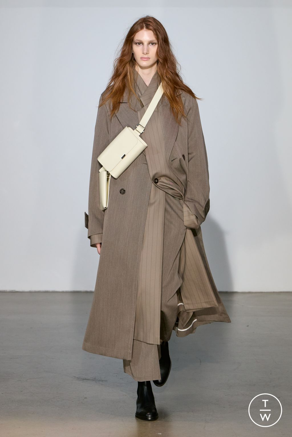 Fashion Week Paris Fall/Winter 2024 look 10 from the Ujoh collection 女装