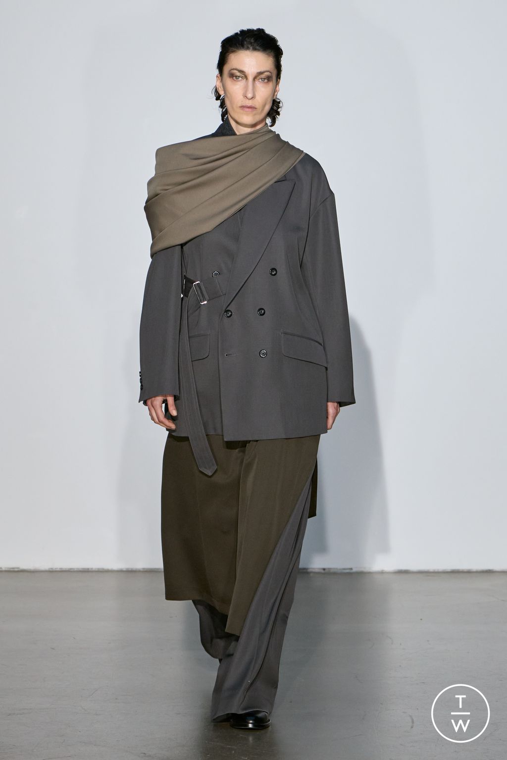 Fashion Week Paris Fall/Winter 2024 look 21 from the Ujoh collection 女装