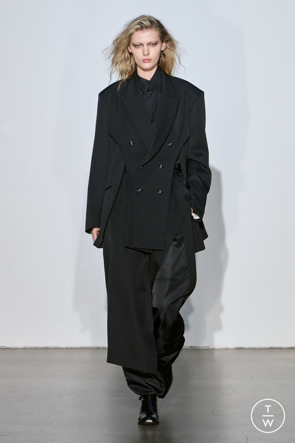 Fashion Week Paris Fall/Winter 2024 look 33 from the Ujoh collection womenswear