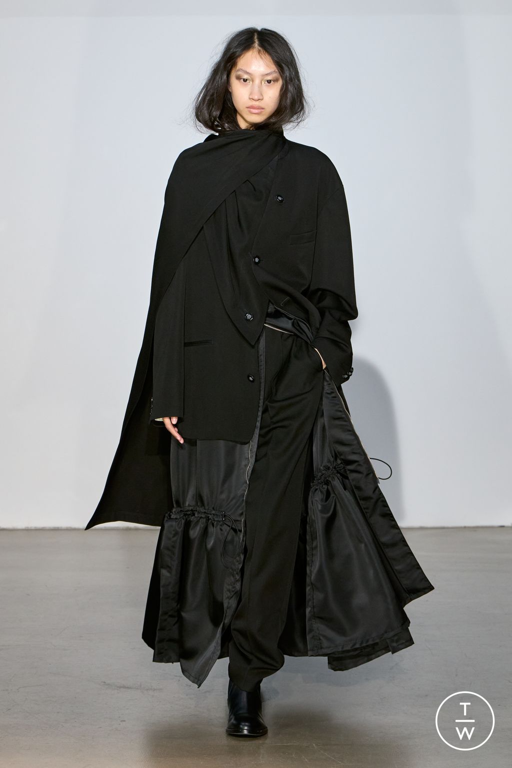 Fashion Week Paris Fall/Winter 2024 look 34 from the Ujoh collection womenswear