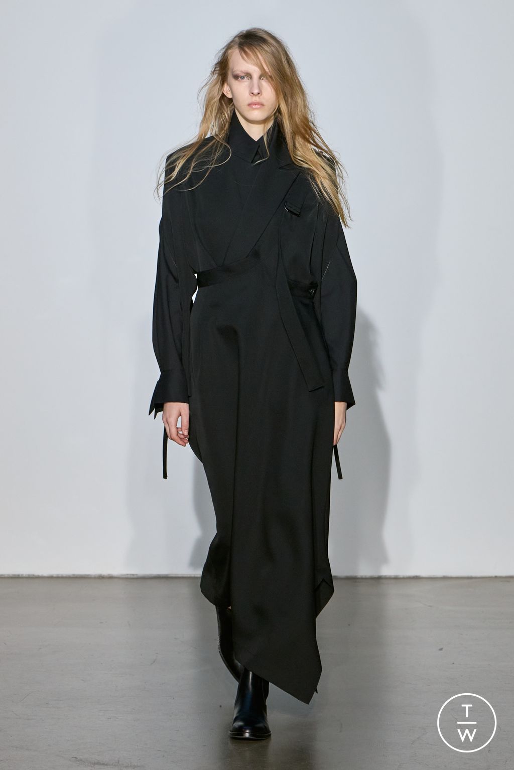 Fashion Week Paris Fall/Winter 2024 look 38 from the Ujoh collection womenswear